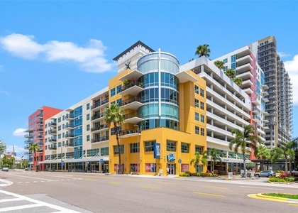 1208 E Kennedy Boulevard - Photo 1