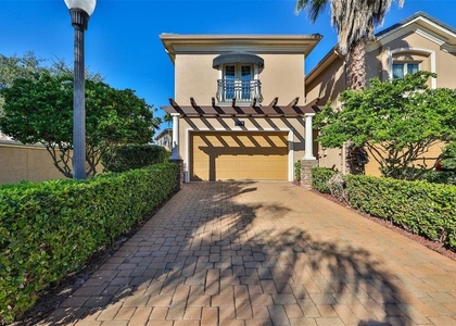 602 Saxony Boulevard - Photo 1