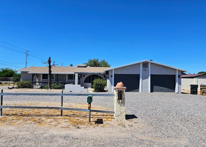 8702 W Pinnacle Peak Road - Photo 1