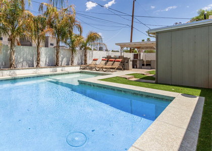 1100 W 12th - Photo 1
