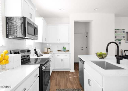 16875 N 12th Street - Photo 1