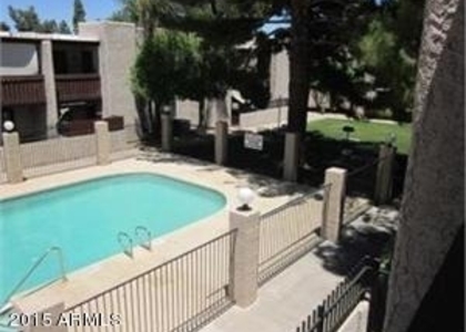 1927 E Hampton Avenue - Photo 1