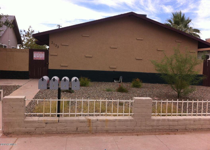2133 W Adams Street - Photo 1
