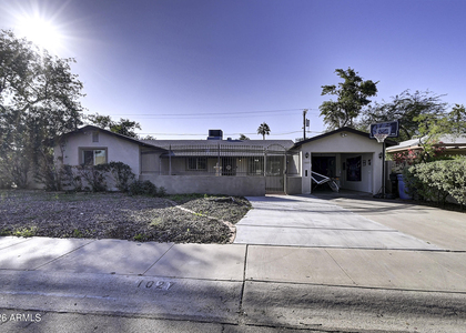 1027 W 19th Street - Photo 1