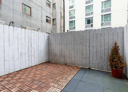 East 43th Street - Photo 1