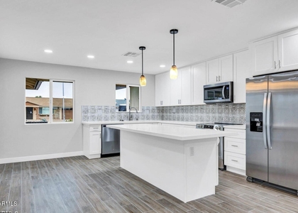 10602 W Cumberland Drive - Photo 1