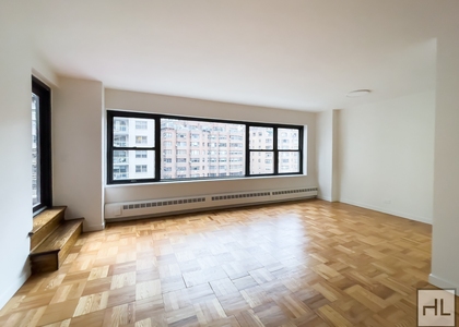 East 55 Street - Photo 1