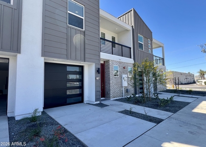 1017 E Pasadena Avenue - Photo 1
