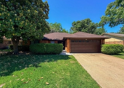 712 Pecan Street - Photo 1