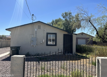 833 E Marguerite Avenue - Photo 1