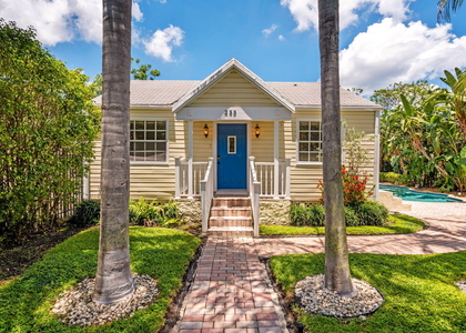 255 Ne 12th Street - Photo 1