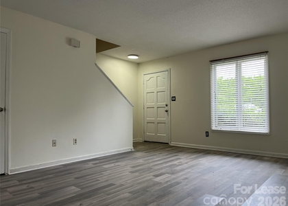 1911 Smoke Ridge Court - Photo 1