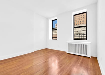 West 49th Street - Photo 1