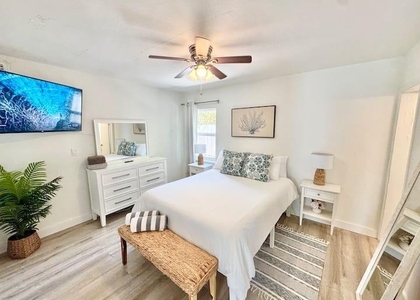1130 Ne 18th Avenue - Photo 1