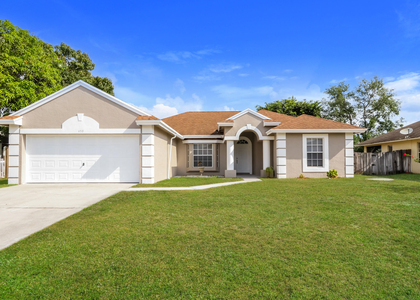 459 Sw Laconic Avenue - Photo 1
