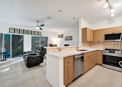 1743 Ne 4th Avenue - Photo 1