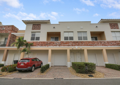 10440 Sw Stephanie Way - Photo 1