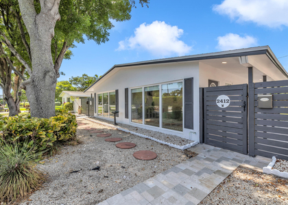 2412 Ne 4th Street - Photo 1