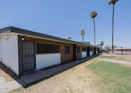 2115 W Devonshire Avenue - Photo 1