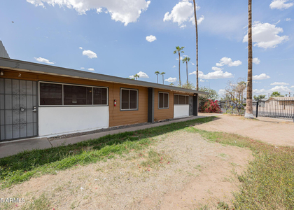2115 W Devonshire Avenue - Photo 1