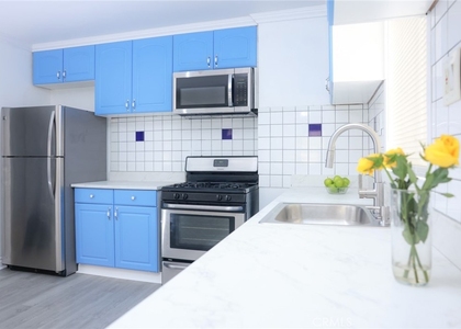1033 West 62nd Street - Photo 1