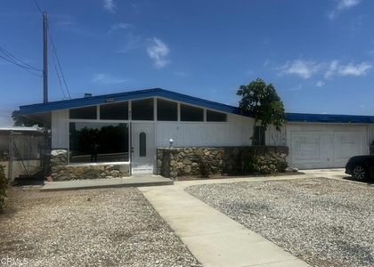 821 E Stroube Street - Photo 1