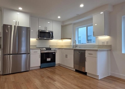 917 1/2 N Ridgewood Place - Photo 1