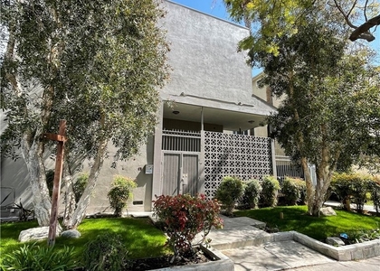 410 S Commonwealth - Photo 1