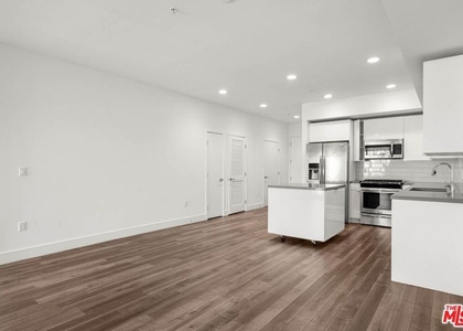1215 S Bedford Avenue - Photo 1