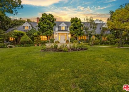 821 N Whittier Drive - Photo 1