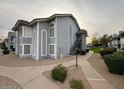 2910 W Marconi Avenue - Photo 1