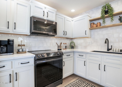 16801 N 94th Street - Photo 1
