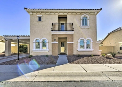 153 N Greenwood -- - Photo 1