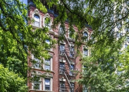 443 E 88th Street - Photo 1
