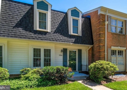 1528 Westmoreland Street - Photo 1