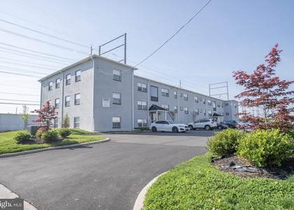 910 Gateway Boulevard - Photo 1