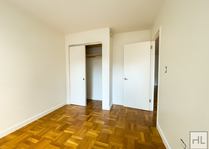 Fourth Avenue - Photo 1