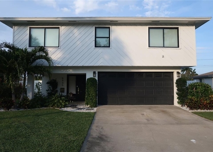 5945 Venetian Boulevard Ne - Photo 1