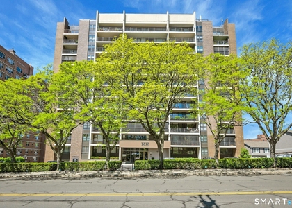 44 Strawberry Hill Avenue - Photo 1