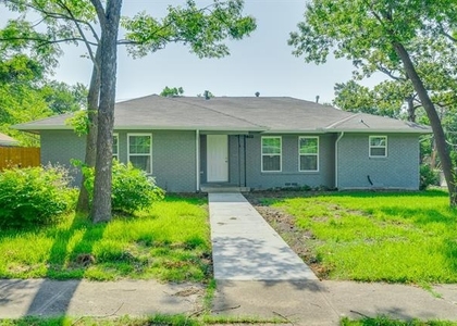 3402 Lawnview Avenue - Photo 1