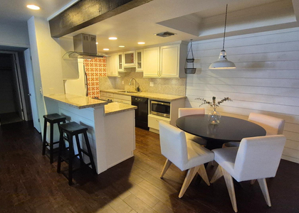 7557 N Dreamy Draw Drive - Photo 1