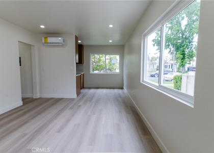 3445 Edgehill - Photo 1