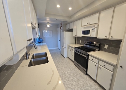 8828 Pershing - Photo 1