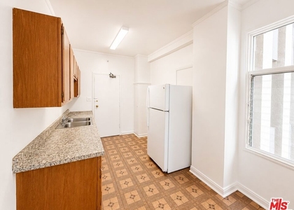 634 S Gramercy Place - Photo 1