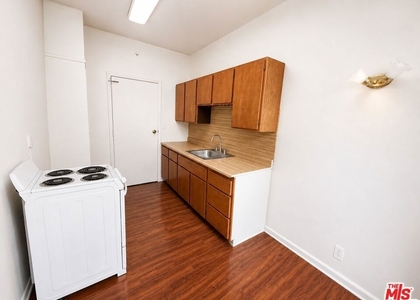 634 S Gramercy Place - Photo 1