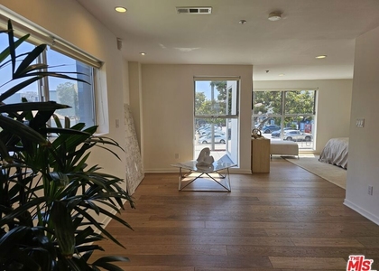 1617 Broadway - Photo 1
