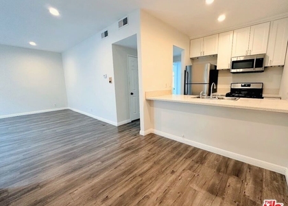 424 S Westmoreland Avenue - Photo 1