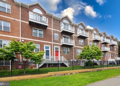 3040 S Glebe Road S - Photo 1