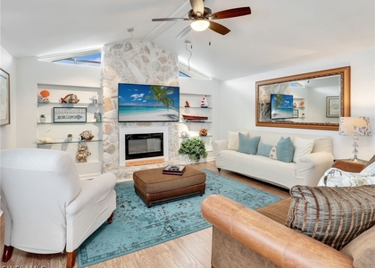 955 Iris Court - Photo 1
