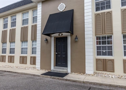 317 E Amelia Street - Photo 1